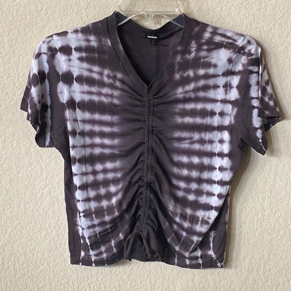MONROW Tie Dye Drawstring Cropped V-neck Ruched Tee Size S - Picture 3 of 7